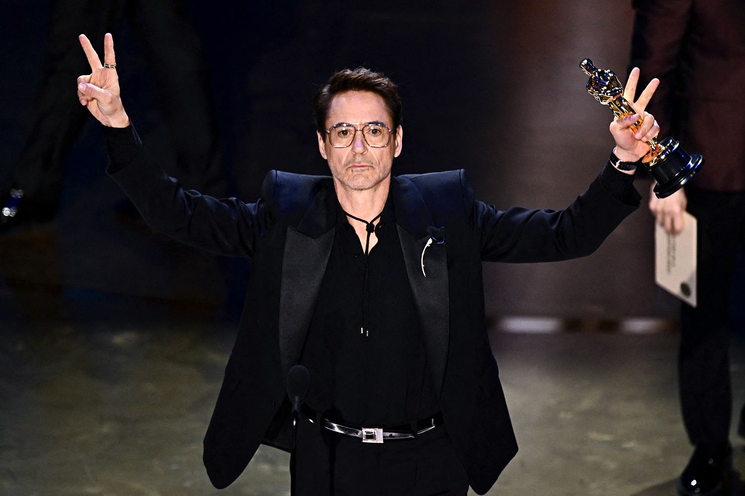 Robert-Downey-Jr-2024-Oscars-031024-2afffa9eaca34006a26d959173e117bf